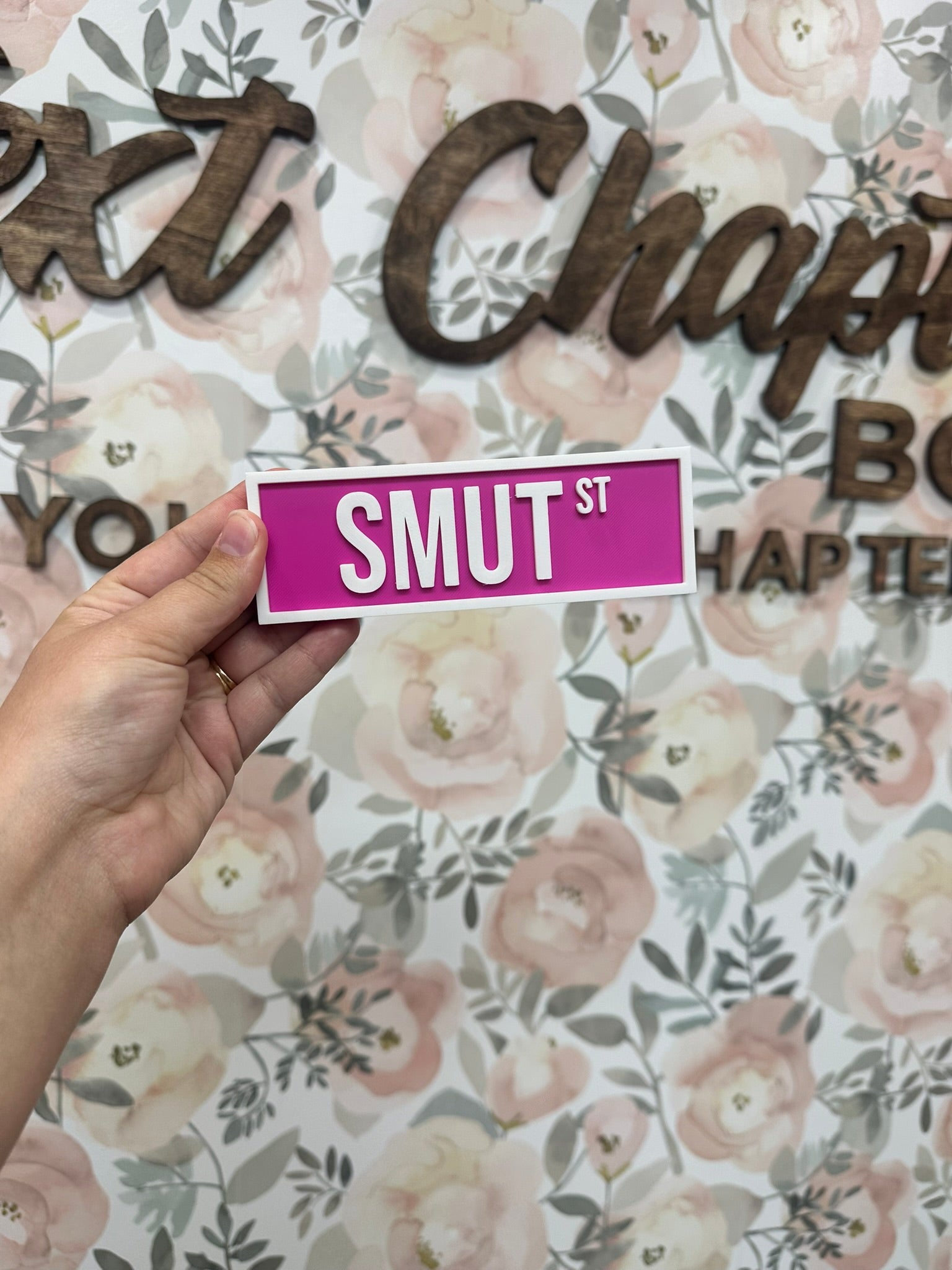 Smut St Shelf Sign