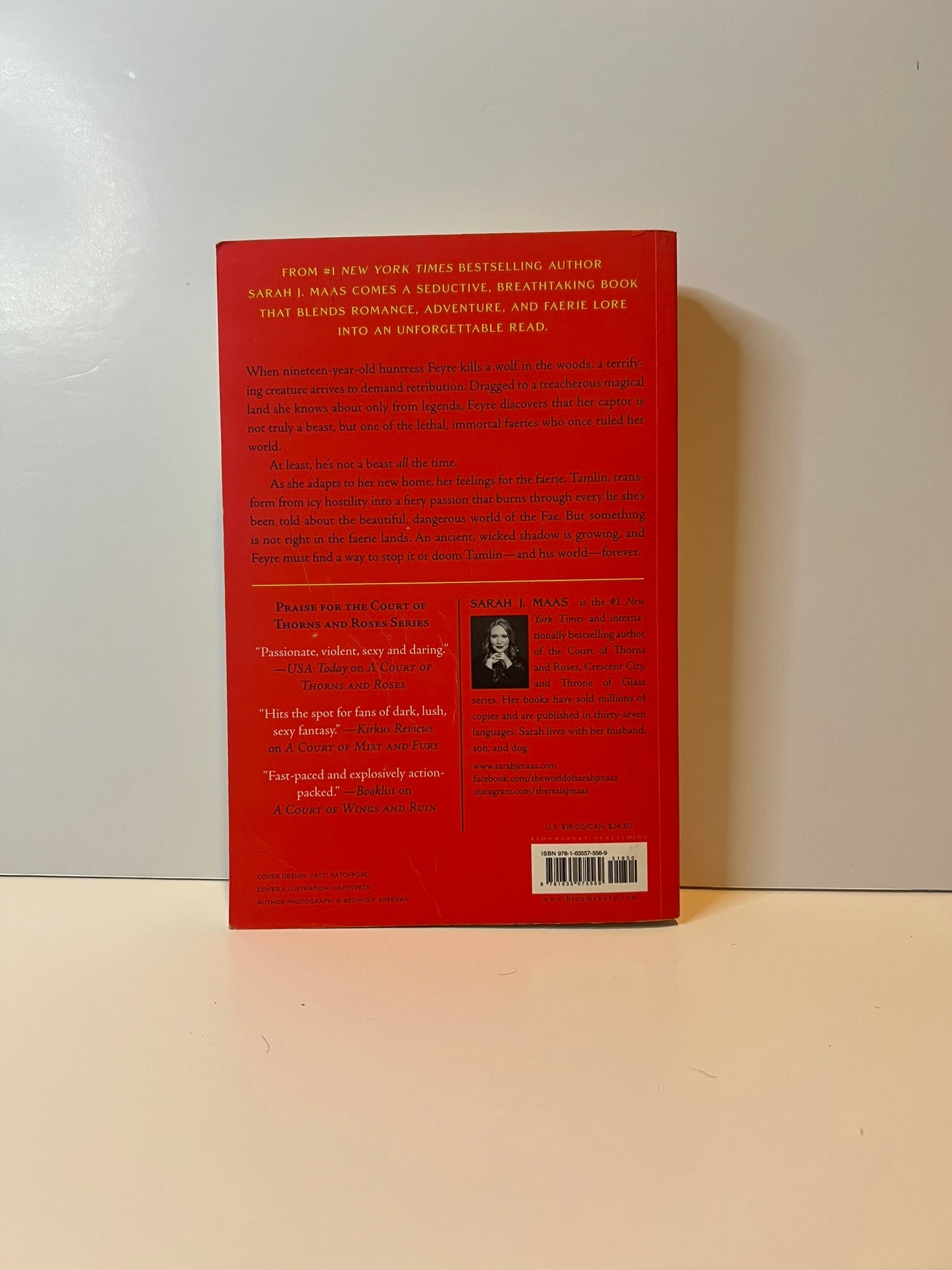 USED: A Court of Thorns and Roses