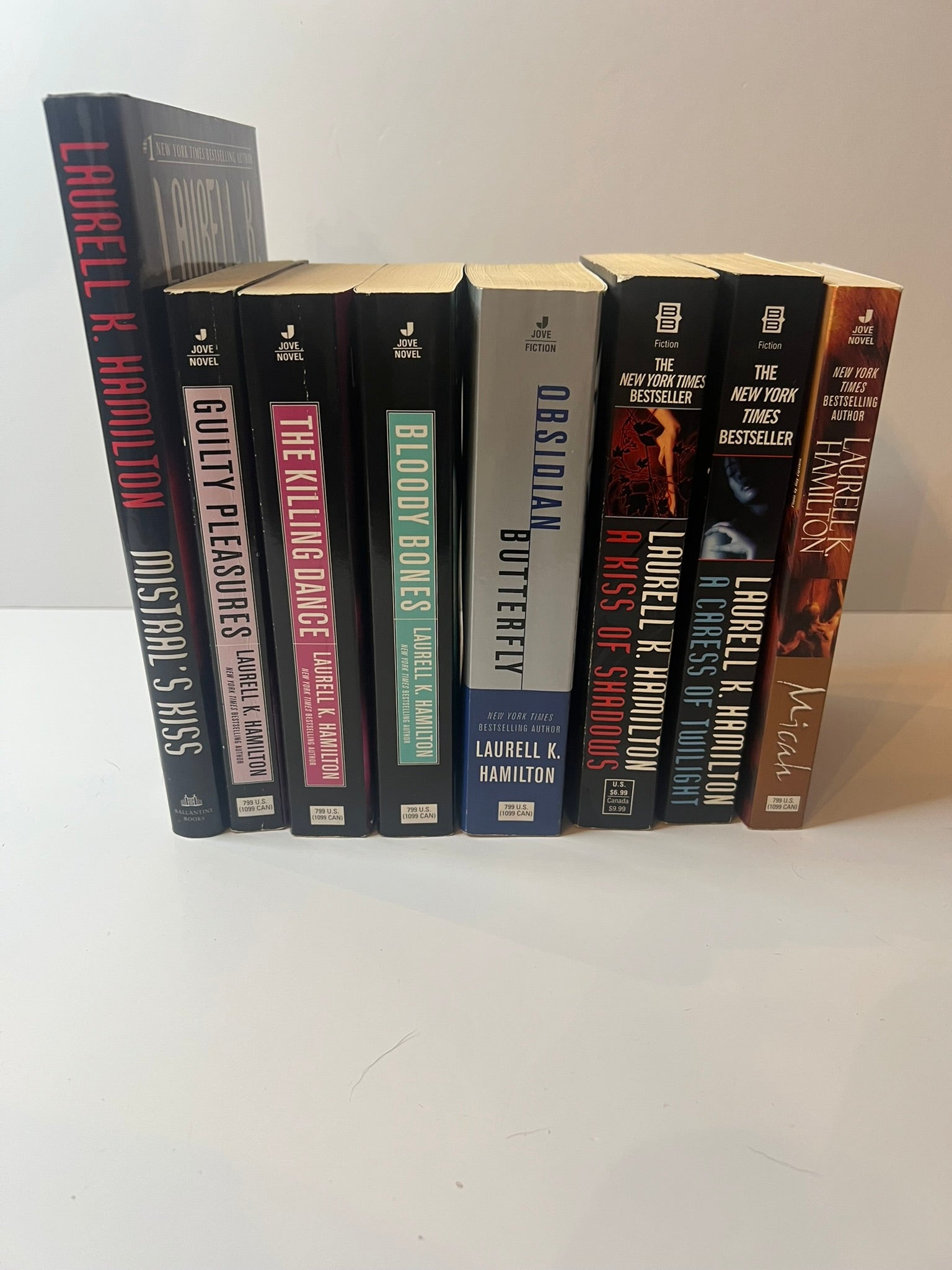 USED: Anita Blake, Vampire Hunter Series: Books 1-7