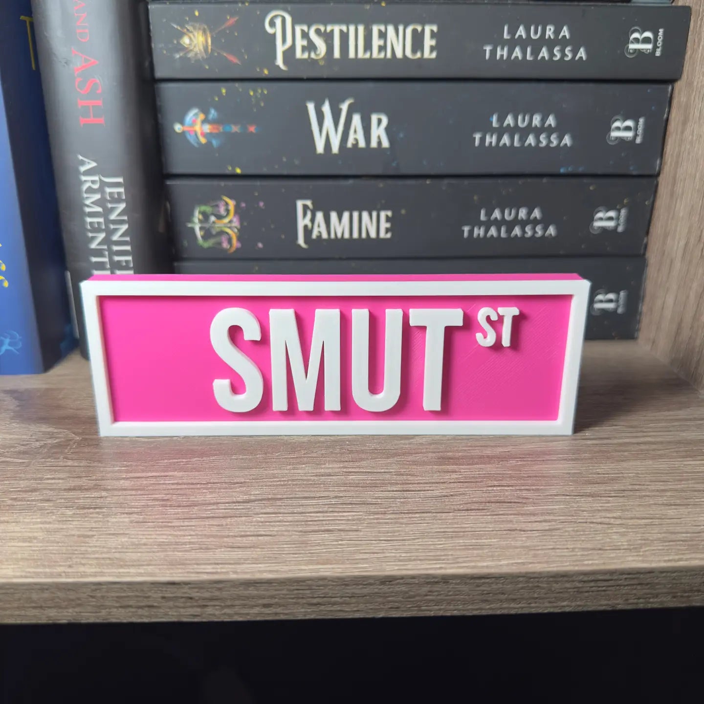 Smut St Shelf Sign